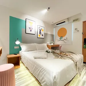 Apple 1 Gurney Hotel